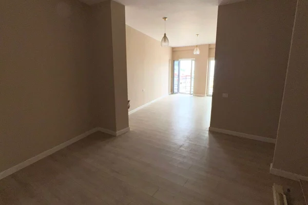 Shtepi ne shitje Apartament ne Tirane, 2+1, Mobilimi Bosh, pa mobiluar, Pagesa 172,800  Euro.
