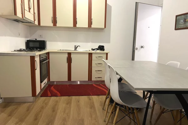 Shtepi me qera Apartament ne Tirane, 1+1, Mobilimi E mobiluar, Pagesa 40,000  Leke.
