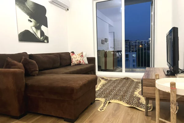 Shtepi me qera Apartament ne Tirane, 1+1, Mobilimi E mobiluar, Pagesa 40,000  Leke.