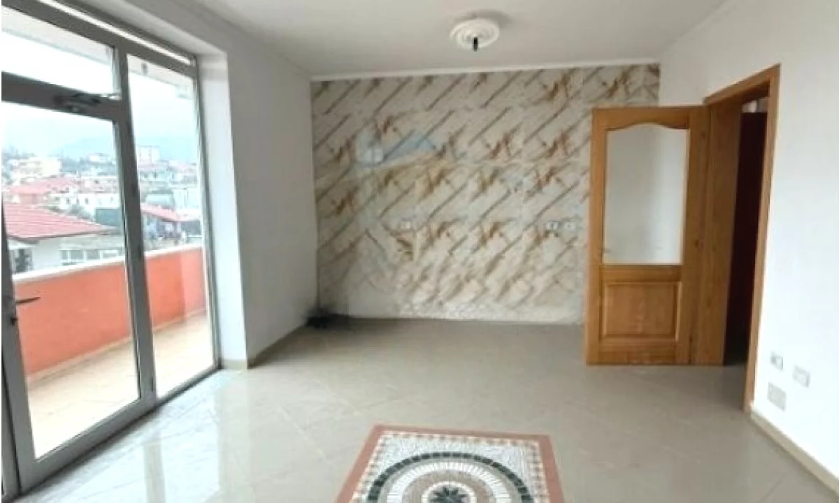Shtepi ne shitje Vila Luksoze ne Tirane, 7+1, Mobilimi Bosh, pa mobiluar, Pagesa 547,000  Euro.