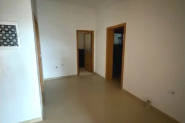 Shtepi ne shitje Vila Luksoze ne Tirane, 7+1, Mobilimi Bosh, pa mobiluar, Pagesa 547,000  Euro.