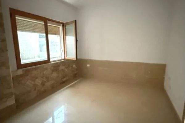 Shtepi ne shitje Vila Luksoze ne Tirane, 7+1, Mobilimi Bosh, pa mobiluar, Pagesa 547,000  Euro.