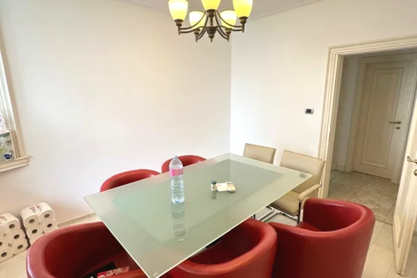  Zyrë me Qira – Blloku, Tiranë! Location Premium!