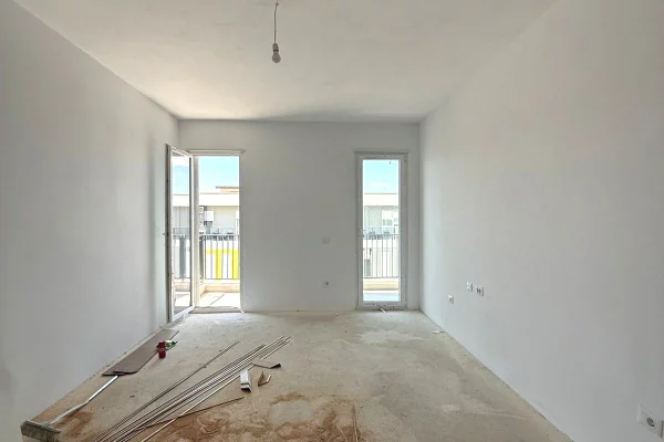 Shtepi ne shitje Apartament ne Tirane, 2+1, Mobilimi Bosh, pa mobiluar, Pagesa 130,800  Euro.