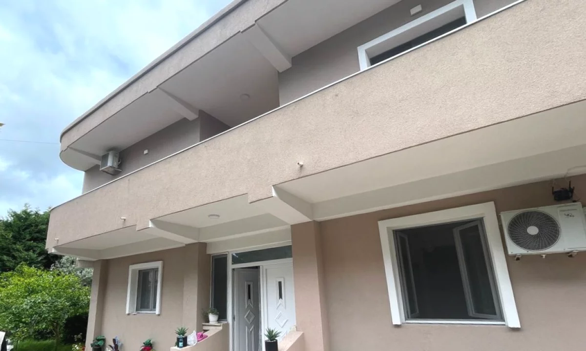 Shtepi ne shitje Vila Luksoze ne Durres, 7+1, Mobilimi Pjeserisht e mobiluar, Pagesa 800,000  Euro.