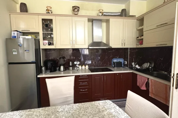 Shtepi me qera Apartament ne Tirane, 2+1, Mobilimi E mobiluar, Pagesa 60,000  Leke.