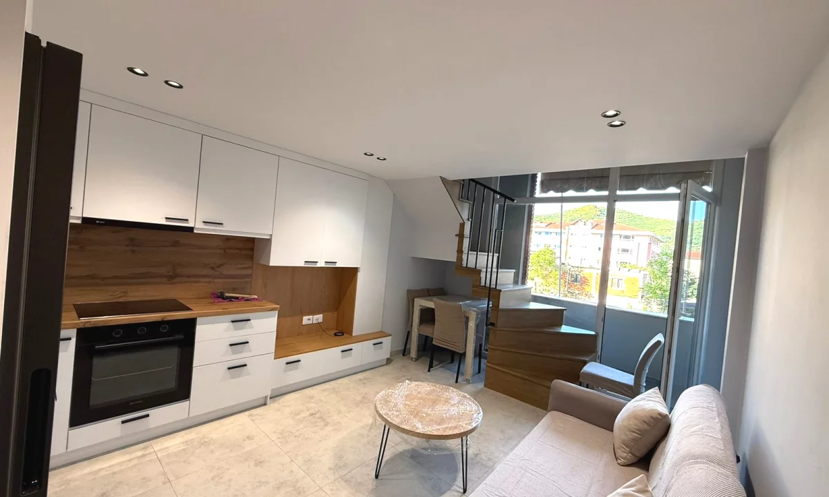 Shtepi me qera Duplex(shtepi me 2 kate) ne Tirane, 1+1, Mobilimi E mobiluar, Pagesa 50,000  Leke.