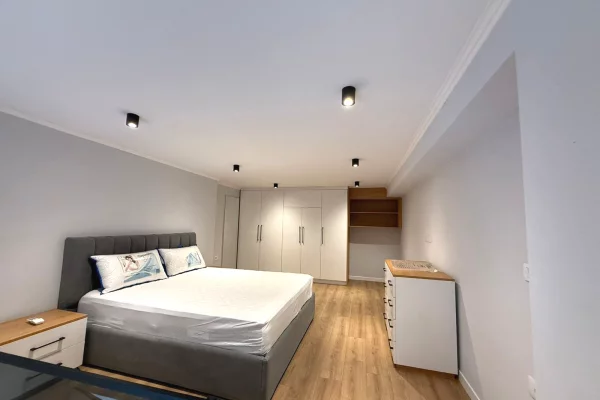Shtepi me qera Duplex(shtepi me 2 kate) ne Tirane, 1+1, Mobilimi E mobiluar, Pagesa 50,000  Leke.