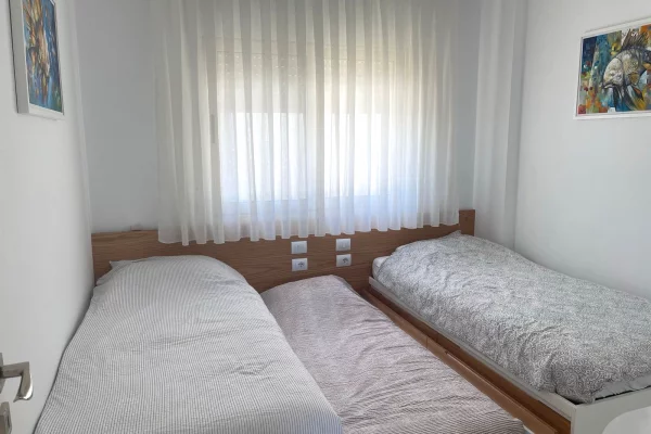 Shtepi ne shitje Apartament ne Durres, 2+1, Mobilimi E mobiluar, Pagesa 249,200  Euro.