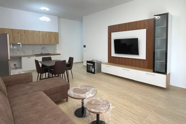 Shtepi me qera Apartament ne Tirane, 1+1, Mobilimi E mobiluar, Pagesa 90,000  Leke.