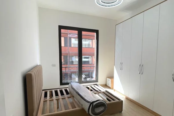 Shtepi me qera Apartament ne Tirane, 1+1, Mobilimi E mobiluar, Pagesa 90,000  Leke.