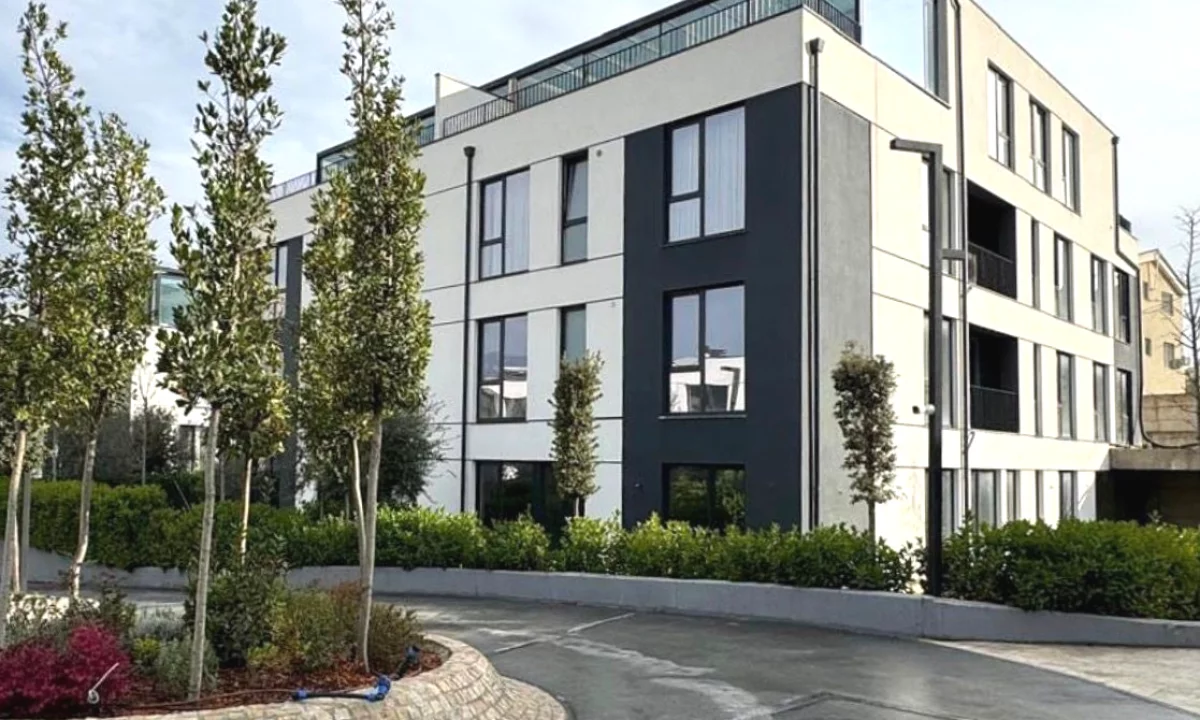 Shtepi ne shitje Apartament ne Tirane, 2+1, Mobilimi Pjeserisht e mobiluar, Pagesa 550,000  Euro.