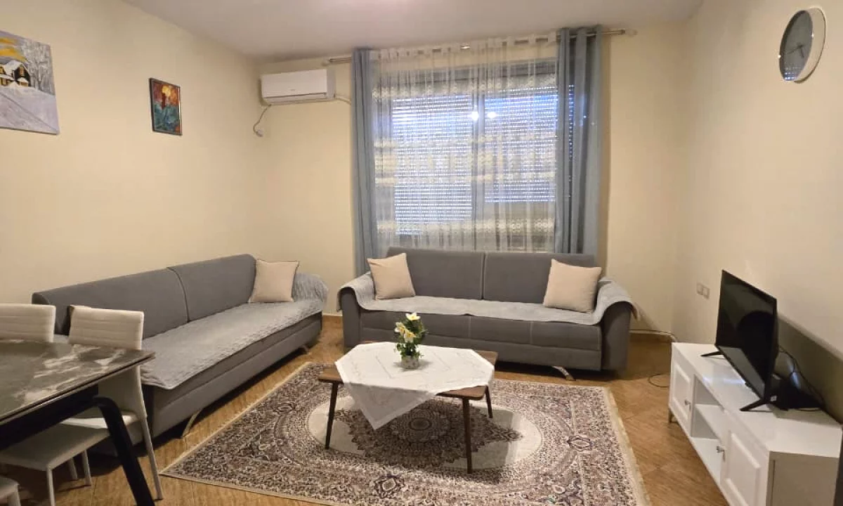 Shtepi me qera Apartament ne Tirane, 2+1, Mobilimi E mobiluar, Pagesa 75,000  Leke.