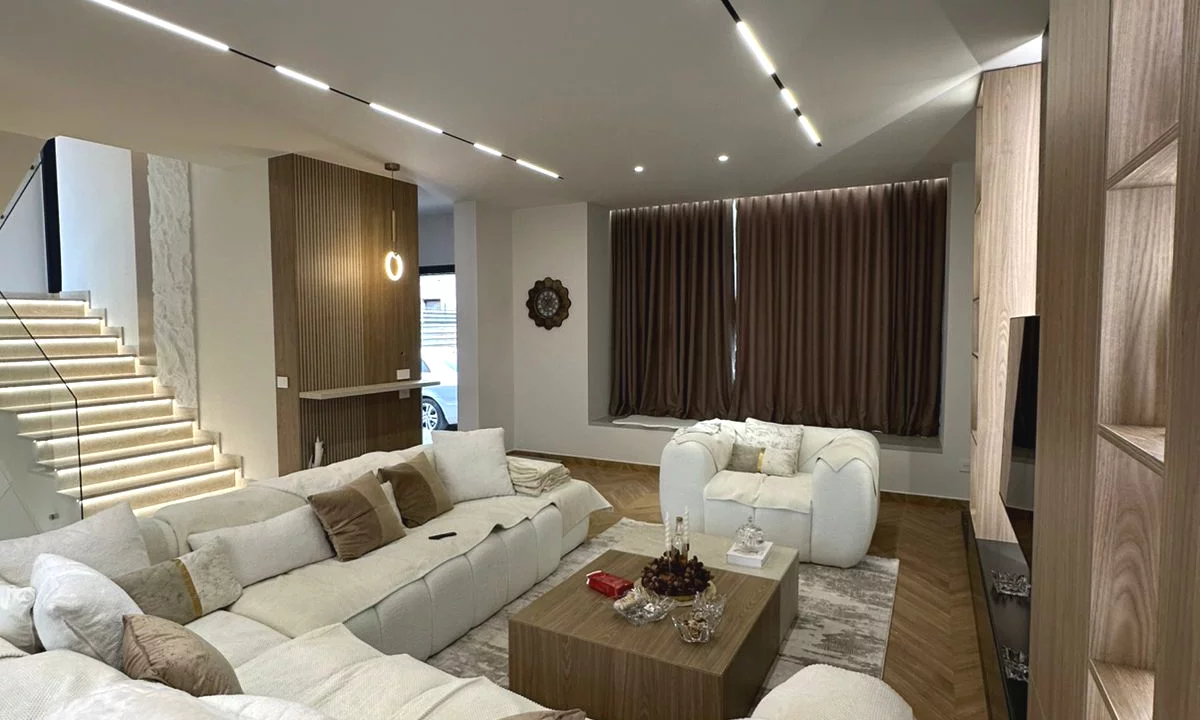 Shtepi me qera Vila Luksoze ne Tirane, 4+1, Mobilimi E mobiluar, Pagesa 2,800  Euro.