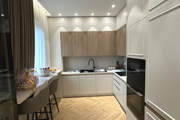 Shtepi me qera Vila Luksoze ne Tirane, 4+1, Mobilimi E mobiluar, Pagesa 2,800  Euro.