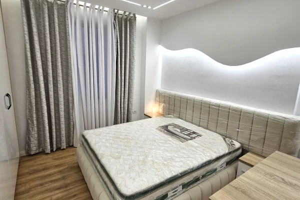 Shtepi ne shitje Apartament ne Tirane, 2+1, Mobilimi E mobiluar, Pagesa 158,000  Euro.