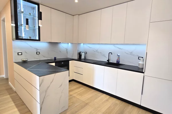 Shtepi me qera Apartament ne Tirane, 2+1, Mobilimi E mobiluar, Pagesa 1,300  Euro.