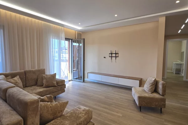 Shtepi me qera Apartament ne Tirane, 2+1, Mobilimi E mobiluar, Pagesa 1,300  Euro.