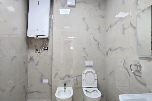 Shtepi me qera Apartament ne Tirane, 2+1, Mobilimi E mobiluar, Pagesa 1,300  Euro.
