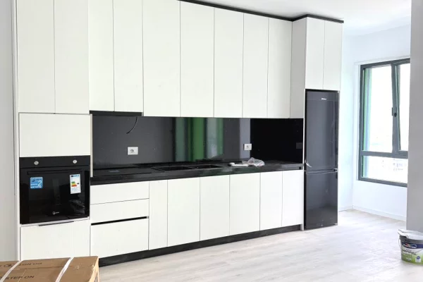 Apartament 1+1 me post parkimi për qira 🚗 📍 Rruga 5 Maji!