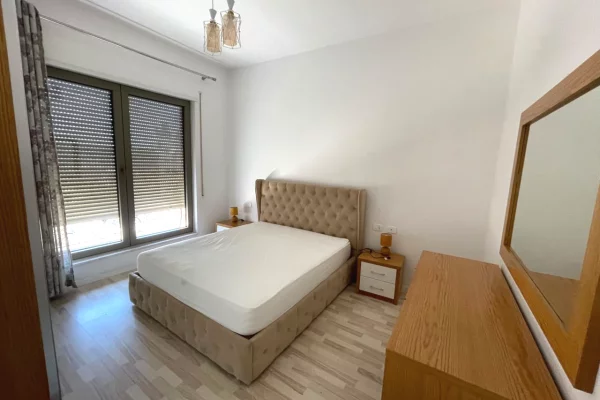 Shtepi me qera Apartament ne Tirane, 2+1, Mobilimi E mobiluar, Pagesa 120,000  Leke.