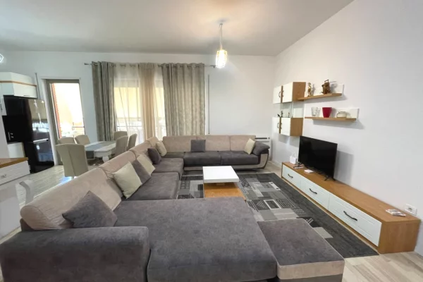 Shtepi me qera 2+1 ne Tirane - 120,000 Leke