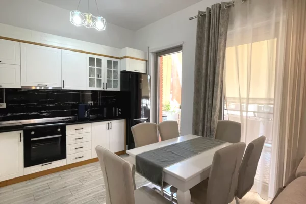 Shtepi me qera Apartament ne Tirane, 2+1, Mobilimi E mobiluar, Pagesa 120,000  Leke.