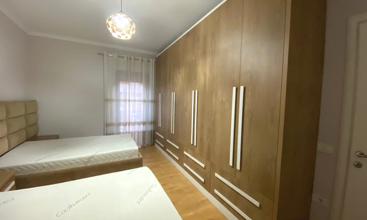 Shtepi me qera Apartament ne Tirane, 3+1, Mobilimi E mobiluar, Pagesa 85,000  Leke.