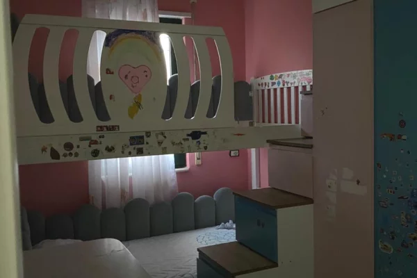 Shtepi me qera Apartament ne Tirane, 3+1, Mobilimi E mobiluar, Pagesa 85,000  Leke.