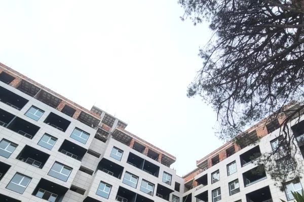 Shtepi ne shitje Apartament ne Durres, 1+1, Mobilimi Bosh, pa mobiluar, Pagesa 140,000  Euro.