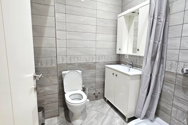 Shtepi me qera Apartament ne Tirane, 2+1, Mobilimi E mobiluar, Pagesa 90,000  Leke.