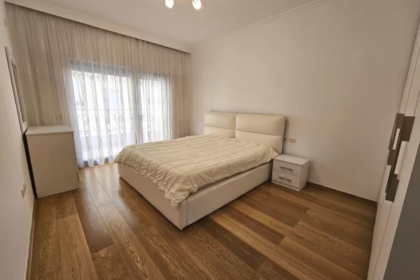 Shtepi me qera Apartament ne Tirane, 2+1, Mobilimi E mobiluar, Pagesa 90,000  Leke.