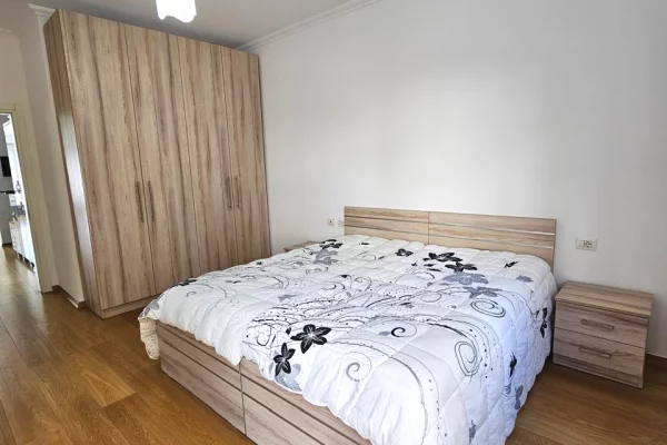 Shtepi me qera Apartament ne Tirane, 2+1, Mobilimi E mobiluar, Pagesa 90,000  Leke.