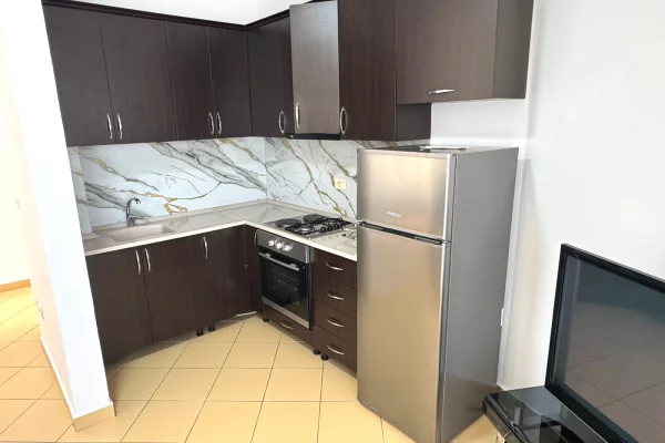 Shtepi ne shitje Apartament ne Lezhe, 1+1, Mobilimi Bosh, pa mobiluar, Pagesa 100,000  Euro.