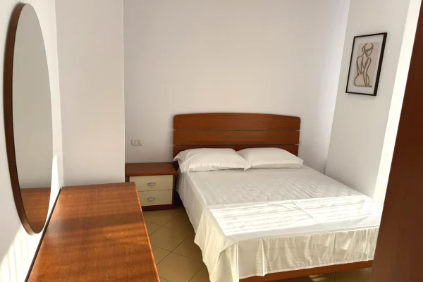 Shtepi ne shitje Apartament ne Lezhe, 1+1, Mobilimi Bosh, pa mobiluar, Pagesa 100,000  Euro.