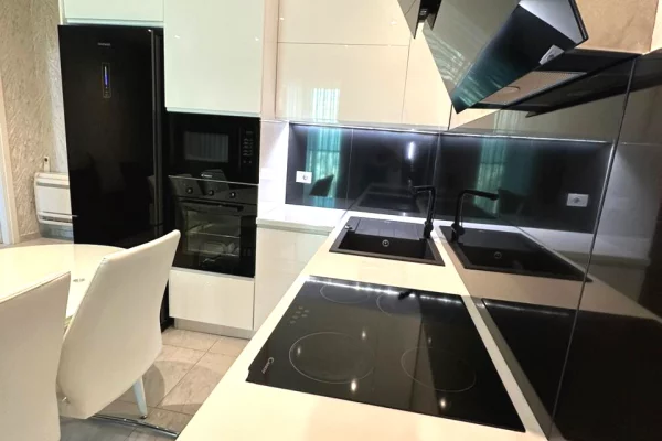 Shtepi ne shitje Apartament ne Tirane, 2+1, Mobilimi E mobiluar, Pagesa 150,000  Leke.