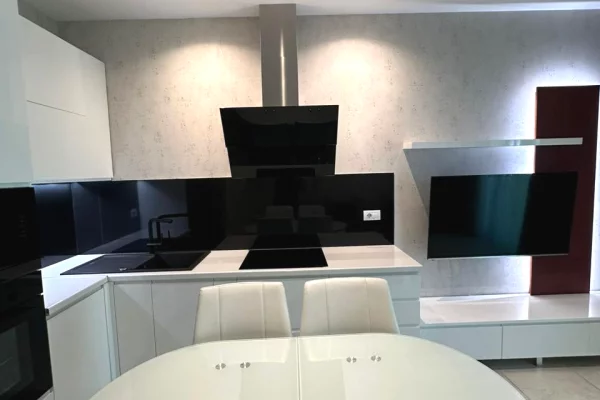 Shtepi ne shitje Apartament ne Tirane, 2+1, Mobilimi E mobiluar, Pagesa 150,000  Leke.