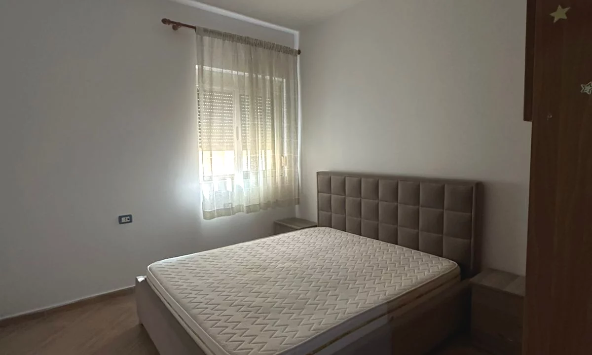 Shtepi me qera Apartament ne Tirane, 1+1, Mobilimi E mobiluar, Pagesa 300  Euro.