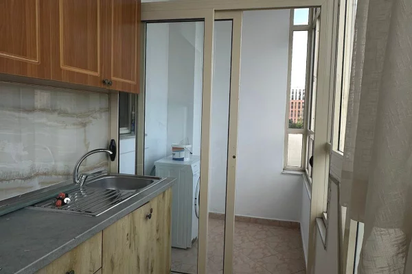 Shtepi me qera Apartament ne Tirane, 1+1, Mobilimi E mobiluar, Pagesa 300  Euro.