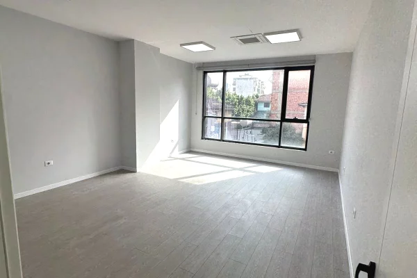 Ambient biznesi me qera 3+1 ne Tirane - 5,000 Euro
