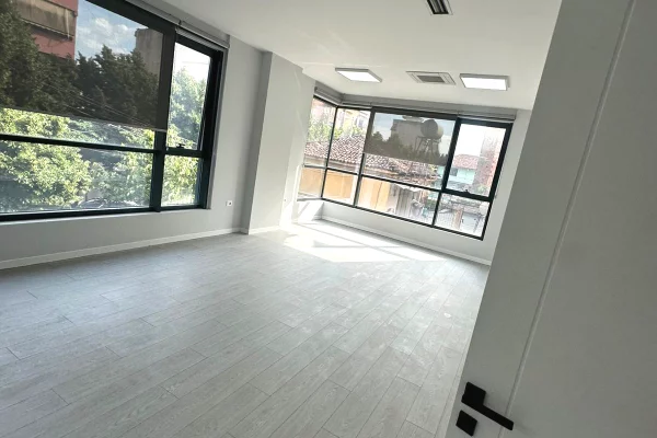🏢✨ Ambient Biznesi Premium me Qira – Rruga Hoxha Tahsim, Tirane ✨🏢