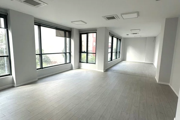 🏢✨ Ambient Biznesi Premium me Qira – Rruga Hoxha Tahsim, Tirane ✨🏢