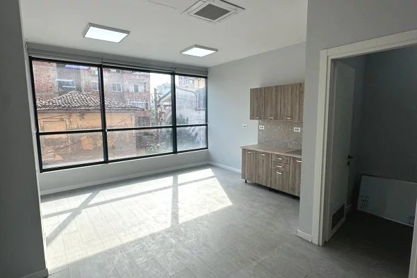 🏢✨ Ambient Biznesi Premium me Qira – Rruga Hoxha Tahsim, Tirane ✨🏢