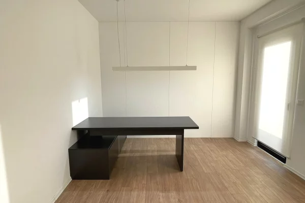 🏢✨ Zyrë me Qira në Garden Building – Rruga e Kavajës, Tiranë ✨🏢