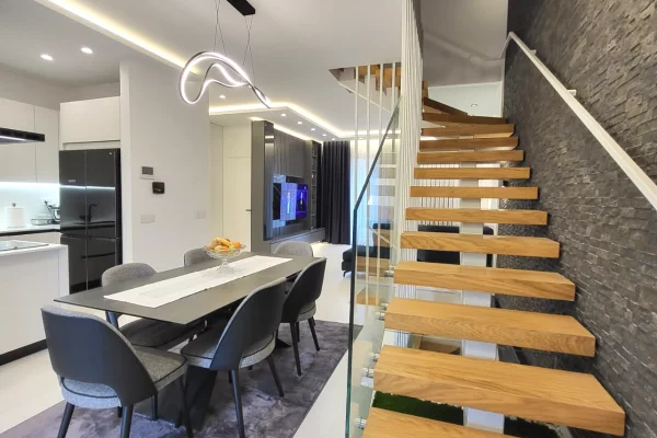 🏡✨ Vilë Moderne për Shitje në Rezidencën Grey Stone – Liqeni i Thatë ✨🏡