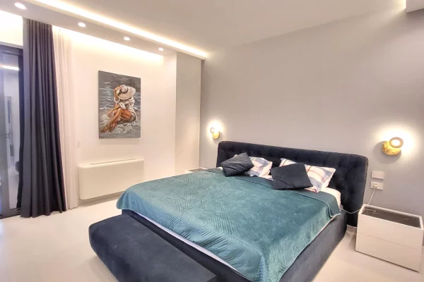 Shtepi ne shitje Vila Luksoze ne Tirane, 4+1, Mobilimi E mobiluar, Pagesa 700,000  Euro.