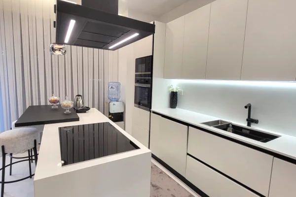 Shtepi ne shitje Vila Luksoze ne Tirane, 4+1, Mobilimi E mobiluar, Pagesa 700,000  Euro.