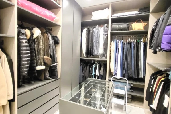 Shtepi ne shitje Vila Luksoze ne Tirane, 4+1, Mobilimi E mobiluar, Pagesa 700,000  Euro.