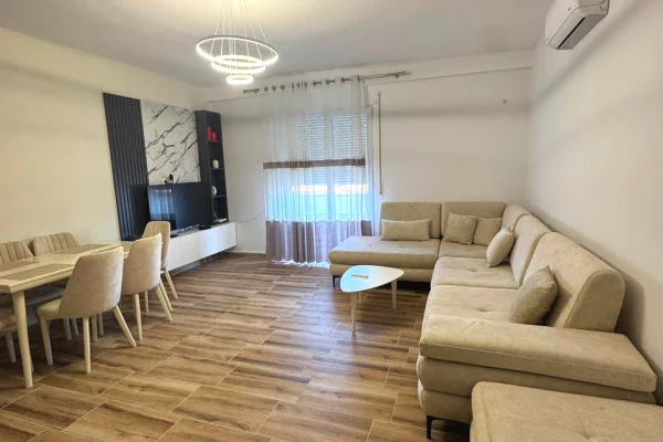 Shtepi ne shitje Apartament ne Durres, 1+1, Mobilimi E mobiluar, Pagesa 135,200  Euro.
