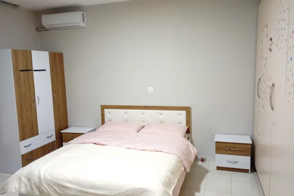 Shtepi me qera Apartament ne Tirane, 2+1, Mobilimi E mobiluar, Pagesa 700  Euro.